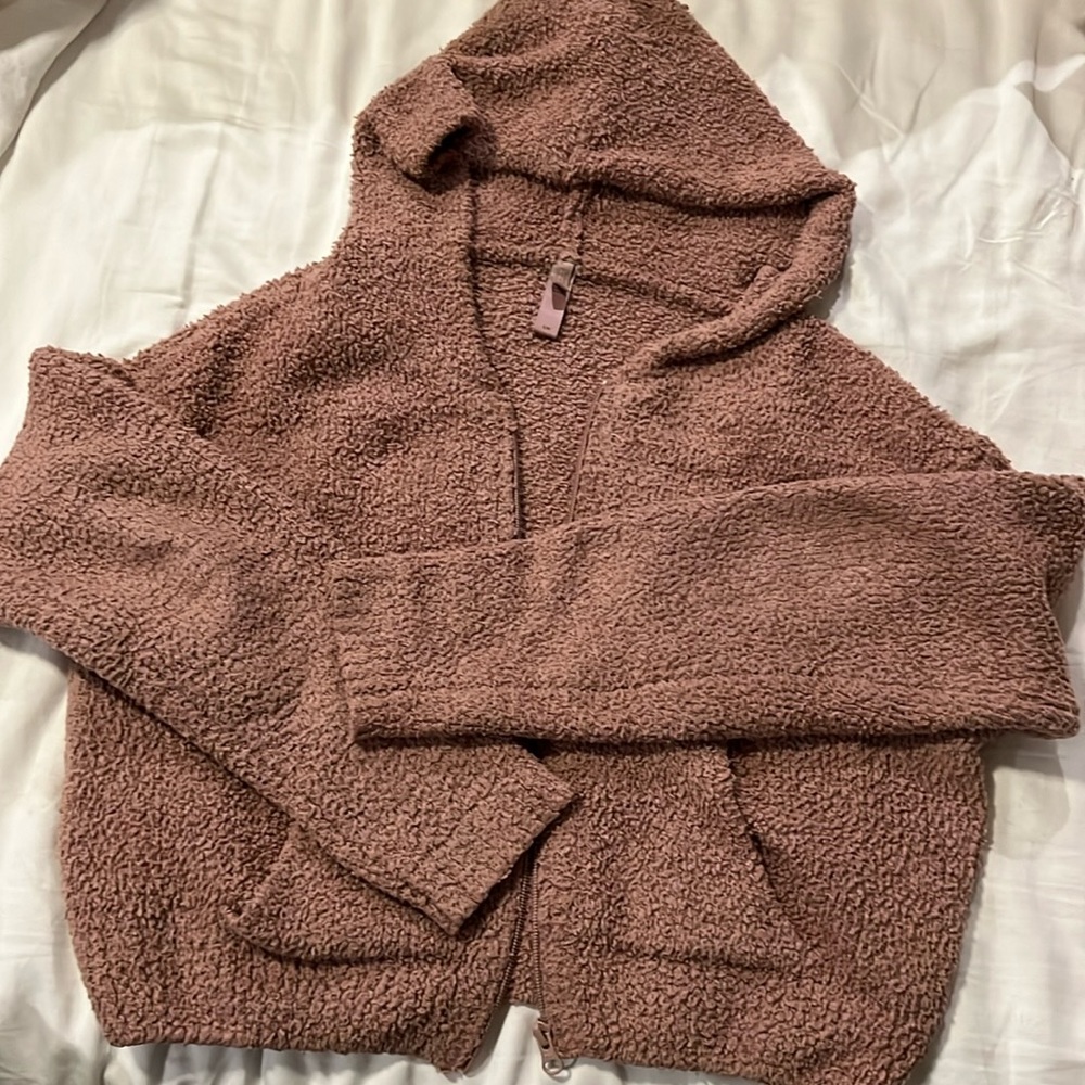 Skims cozy zip up sweater. Size s/m. Excellent condition. Non-smoking home.